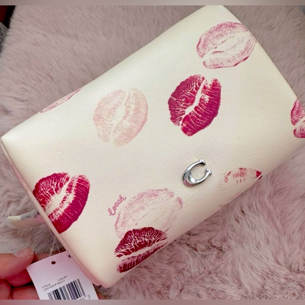Coach ♥️ Bag or Pouch kiss 💋 😍🤩💝💝